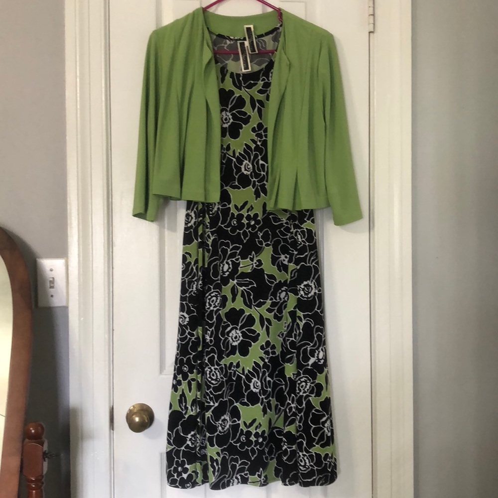 Sleeveless dress with jacket
